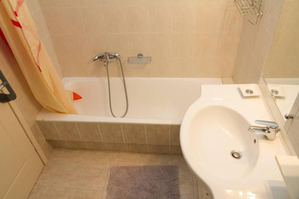 Spacious Family Flat Near Parthenon Free Parking Ateny Zewnętrze zdjęcie